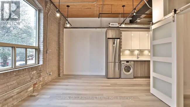 Building Photo - 34 Noble St