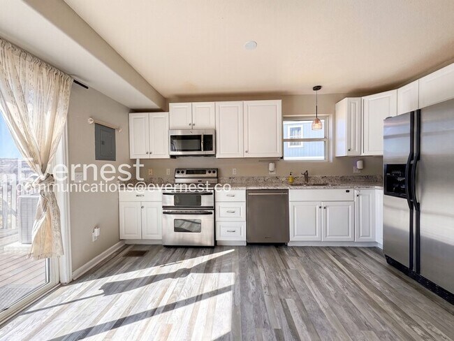 Foto del edificio - 2040 Oakcrest Cir