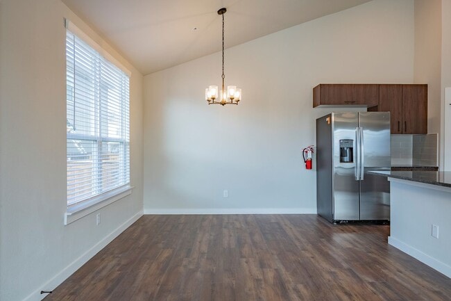 Building Photo - AVAILABLE NOW! GORGEOUS 3 BEDROOM FOUR PLE...