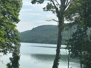 Building Photo - 8 Lake St