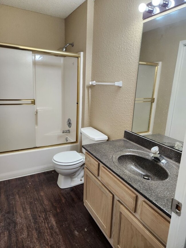 Foto del edificio - Nice 2 bedroom 2 1/2 bath Town house