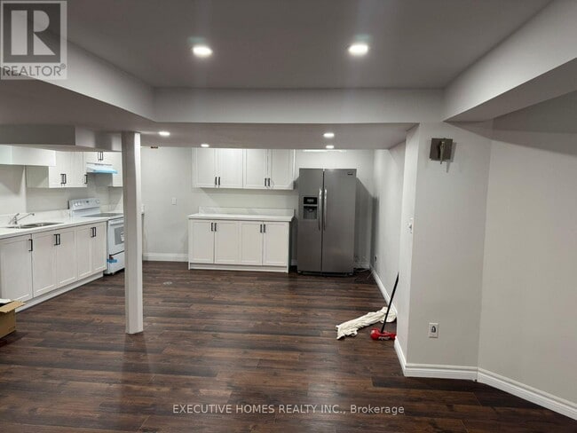 Building Photo - 2 Renwick Rd