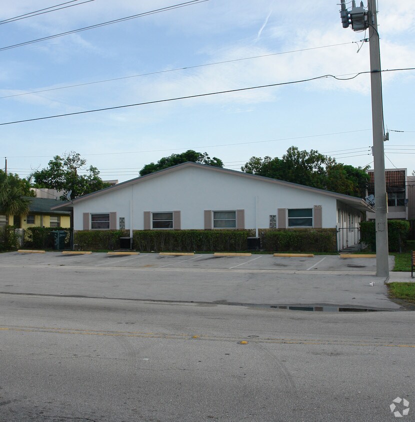 Foto del edificio - 5621 NW 15th St