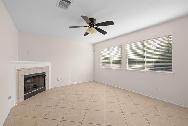 Foto del edificio - 3410 Flowstone Ln