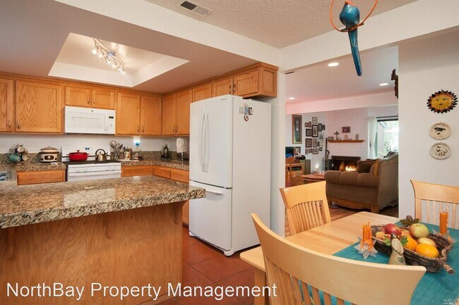 Building Photo - 2 br, 2.5 bath House - 240 Los Alamos