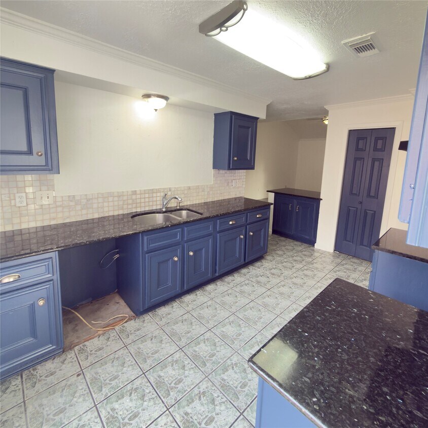 Building Photo - 8719 Beau Monde Dr