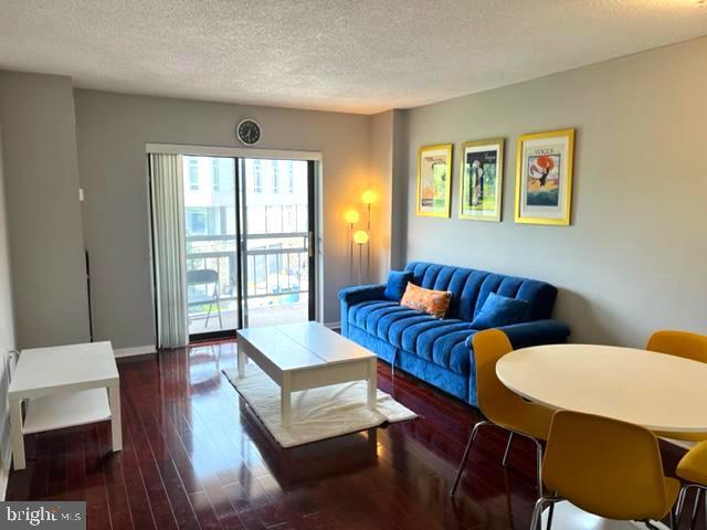 Foto principal - 2111 Wisconsin Ave NW