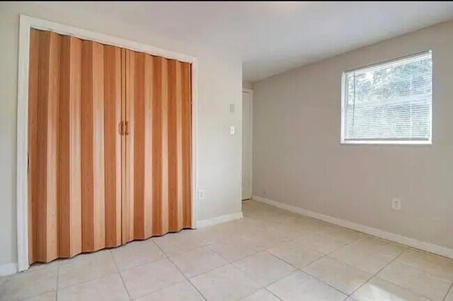 Foto del edificio - 9311 Loras St