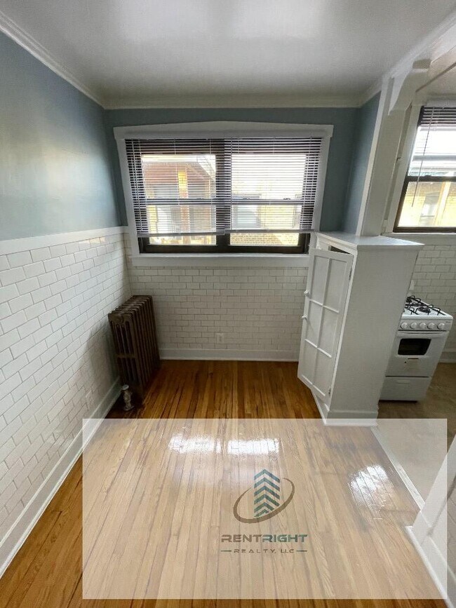 Foto del edificio - 6364-82 N Hermitage
