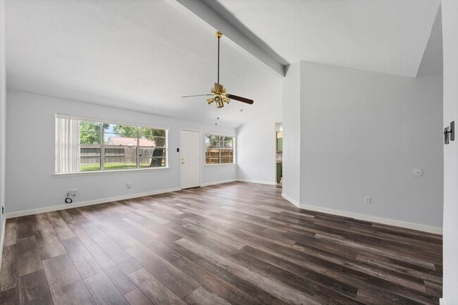 Foto del edificio - 16734 Summer Dew Ln