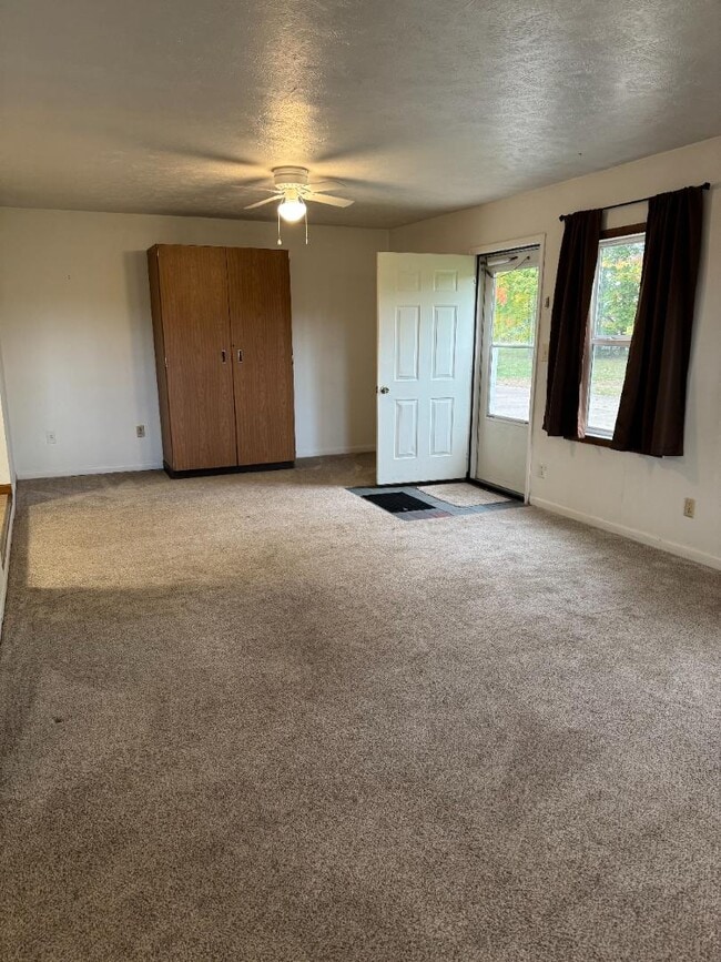 Building Photo - 4165 Lincoln Ave