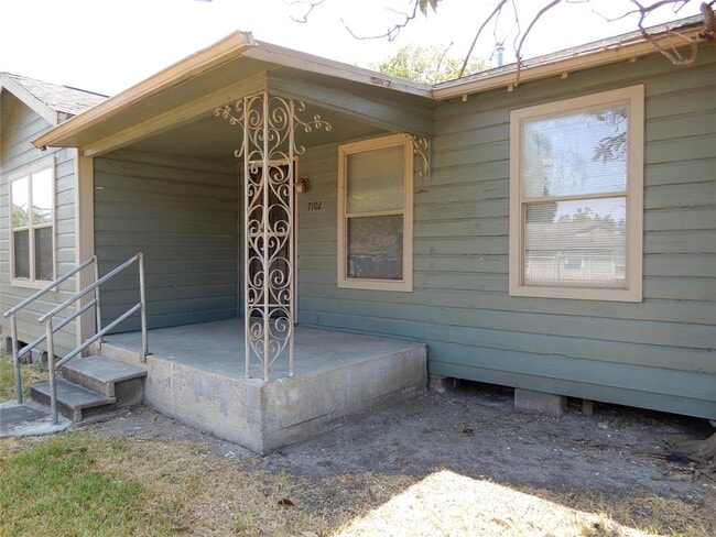 Building Photo - 7102 Longview St