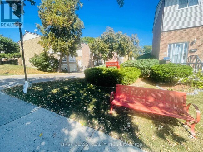 Building Photo - 830-830 Stainton Dr