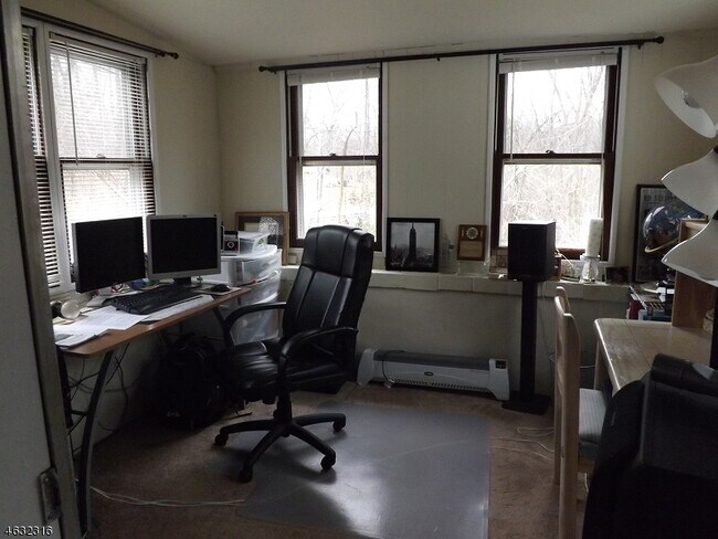 Building Photo - 168 Kiel Ave