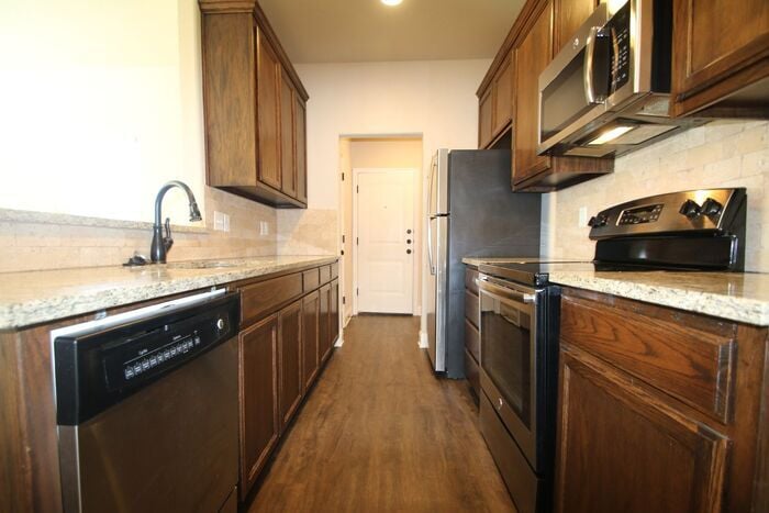 Primary Photo - Picture PERFECT 3/2 Duplex Home Coming Soo...