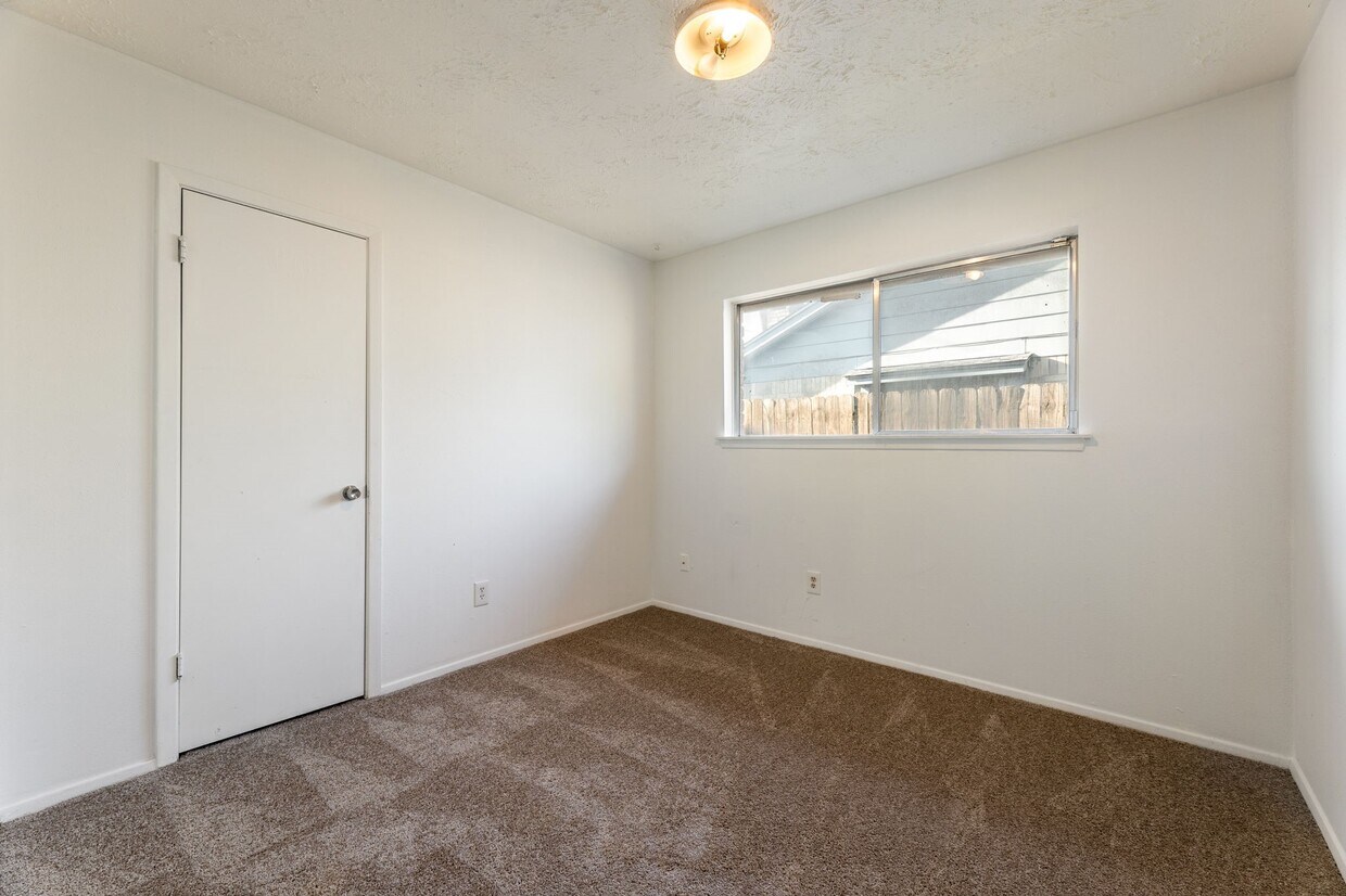 Foto del edificio - 15235 Heron Park Dr