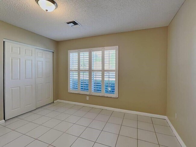 Foto del edificio - 13048 Meadowbreeze Dr