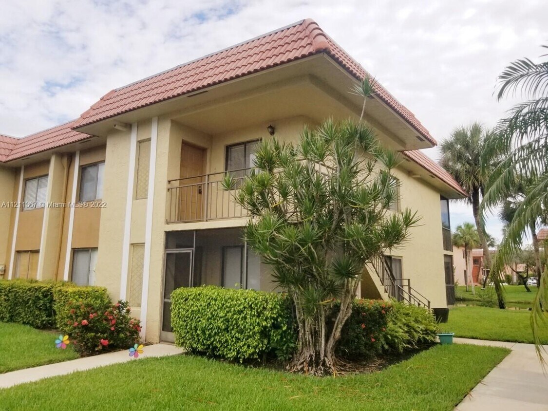 305 Lakeview Dr Unit 204, Weston, FL 33326 Condo for Rent in Weston