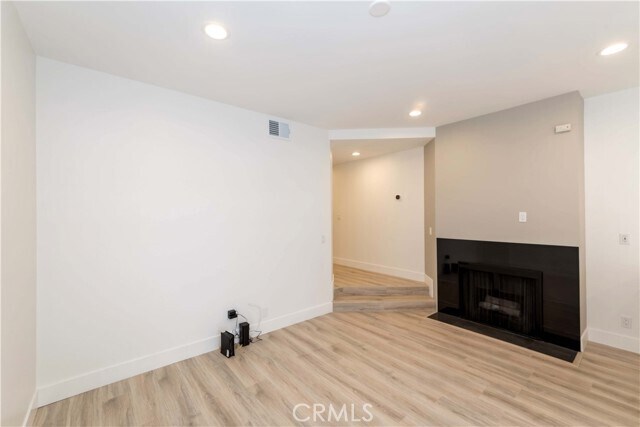 Building Photo - 941 W Carson St