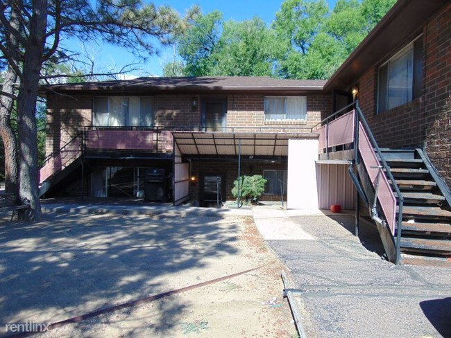 Building Photo - 602 E Hills Rd