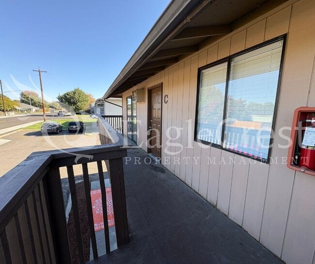 Building Photo - 320NEC