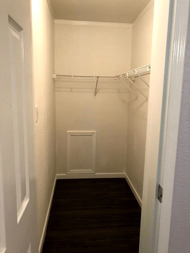 Foto del edificio - Room For Rent