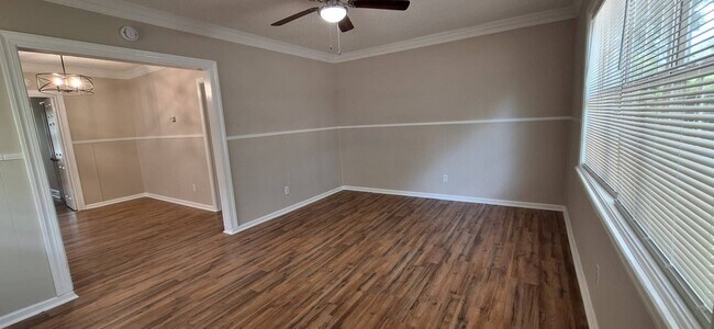 Building Photo - Beautifully Renovated 4 bedroom 3 bathroom...