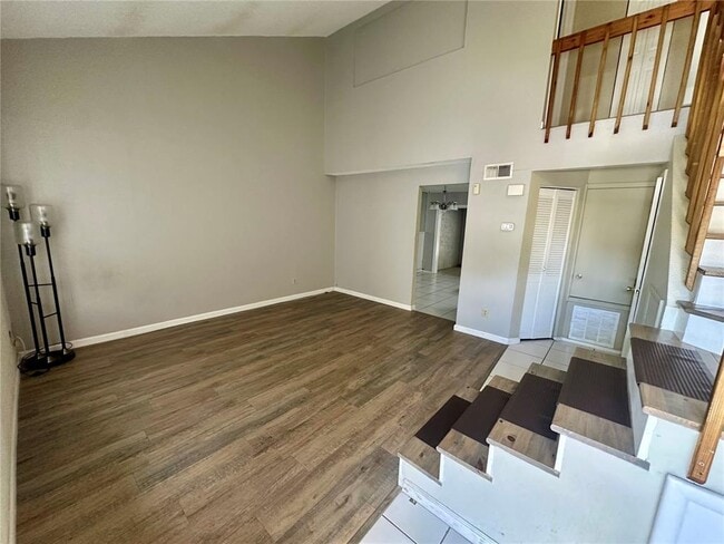 Building Photo - 1205 S Park Ave