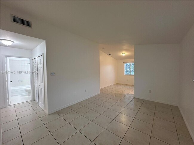 Foto del edificio - 1261 SE 27th St