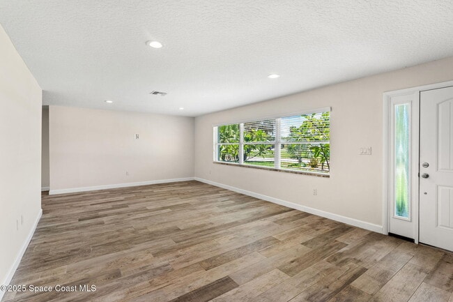 Building Photo - 215 S Robert Way