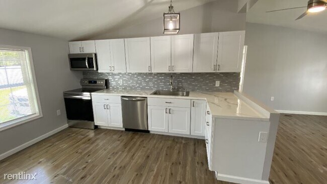 Foto del edificio - 3 br, 2 bath House - 10 Little League Rd