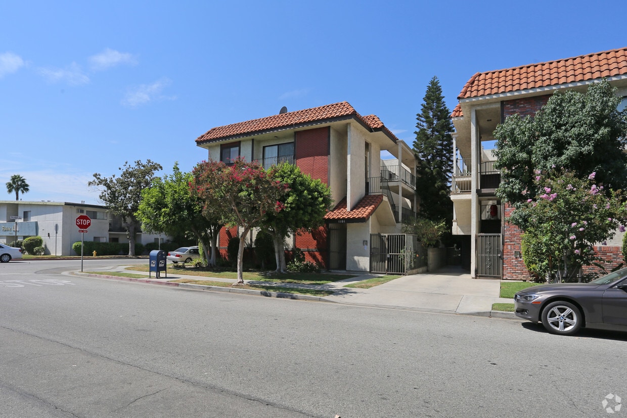 Building Photo - 1101 Melrose Ave