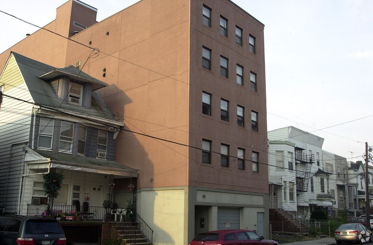 Building Photo - 45 Cottage St