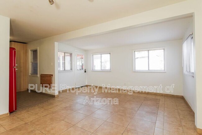 Foto del edificio - 912 E Montebello Ave