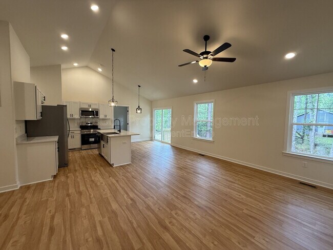 Building Photo - 47 Birch Ln