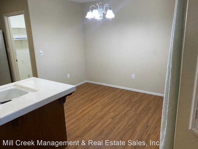 Building Photo - 3 br, 2 bath House - 432 Edgewater