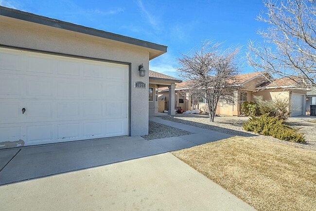 Building Photo - 3025 Chama Meadows Dr NE