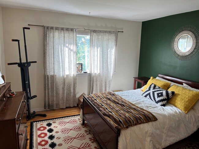 1st Floor bed room 1 - 27 Blake Dr