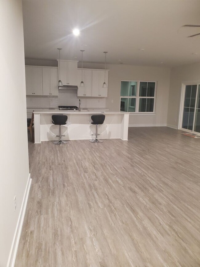 Foto del edificio - Beautiful 5BR/3BA Home in Holcomb Woods