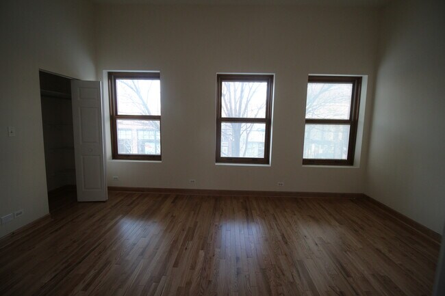 Building Photo - 3438 N Southport Ave