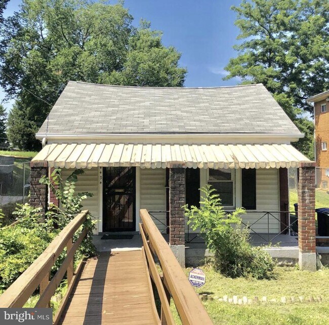Building Photo - 4434 B St SE