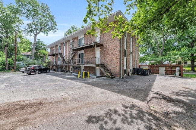 Building Photo - 1132 W 41ST TERRACE