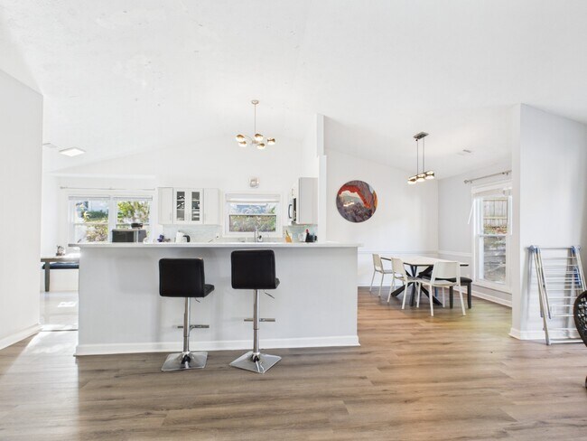 Foto del edificio - Beautiful Ranch Home for Rent – Top Schools, Prime Location!