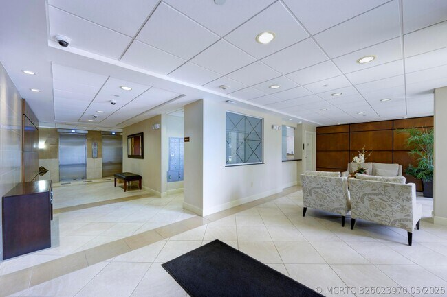 Building Photo - 4200 N Ocean Dr