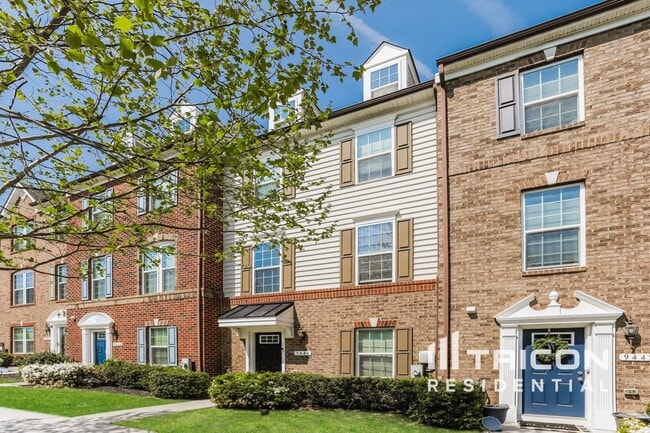 Building Photo - 9444 Ballard Green Dr