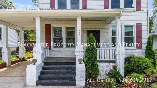 Building Photo - 305 Oakridge Blvd