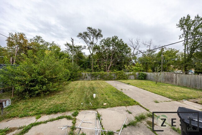 Building Photo - PRE LEASING! Beautiful 3 BEDROOM! OPEN HOU...