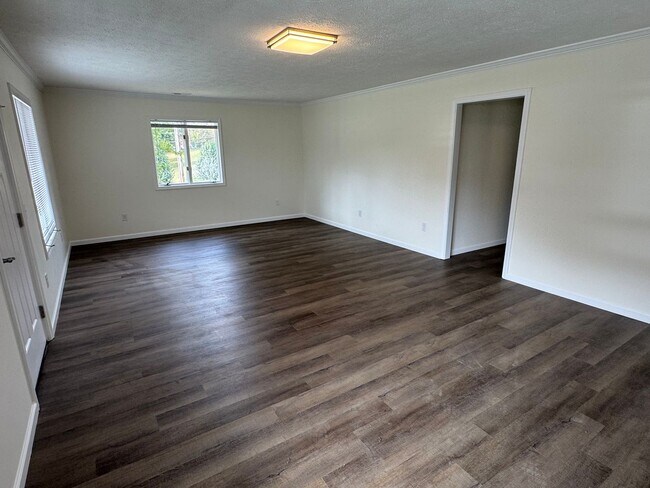 Building Photo - Newly renovated 2 Bedroom 2.5 Bathroom Hom...