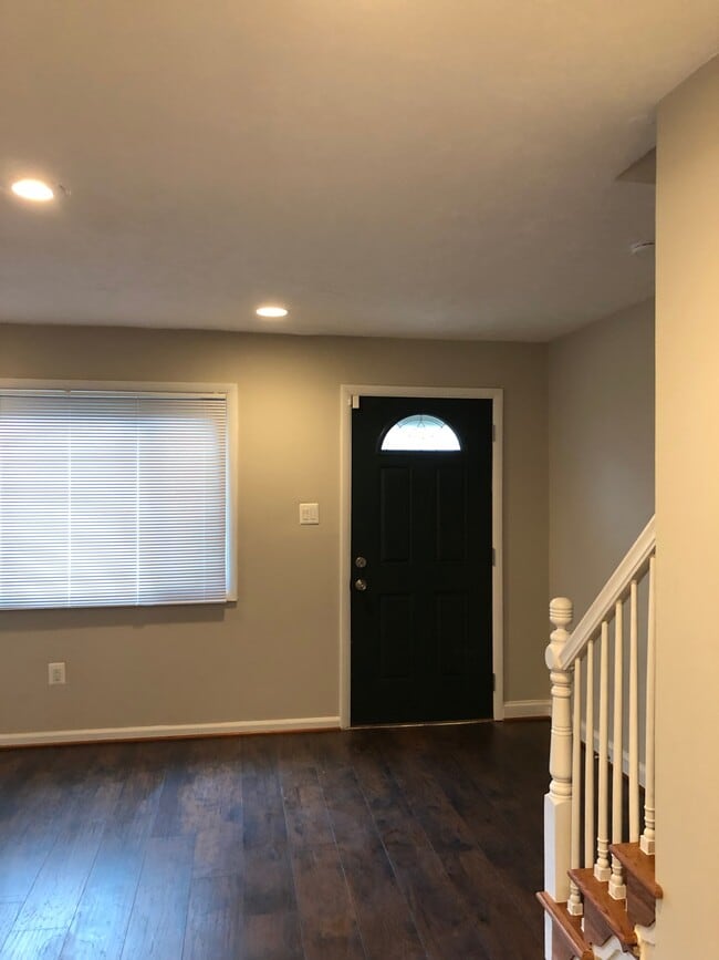 Building Photo - 1204 Westview Terrace