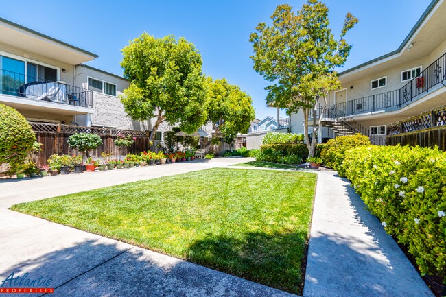 Foto del edificio - 642 Blythe Ct